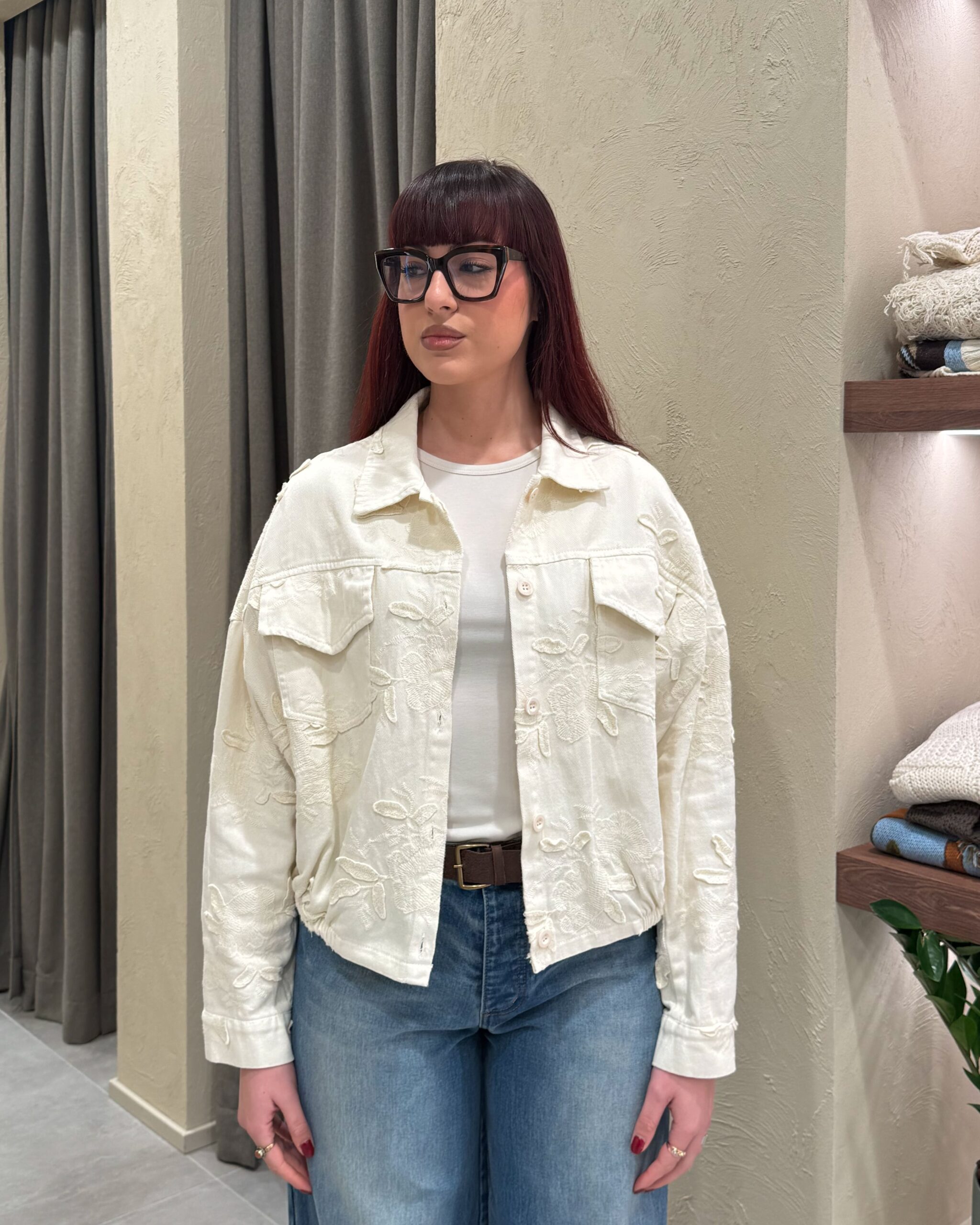 BOMBER IN BULL DENIM CON RICAMO FLOREALE – HAVEONE - immagine 3
