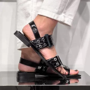 SANDALO FLAT IN VERNICE CON FIBBIE – SARIA – STEVE MADDEN
